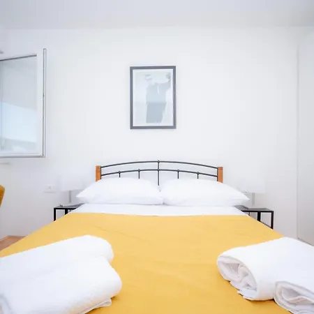 Apartman Billie With Balcony Split