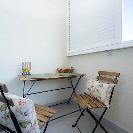 Apartman Billie With Balcony Split
