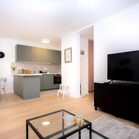 Apartman Billie With Balcony Split