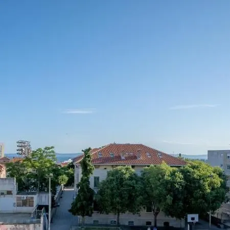 Billie With Balcony Apartman Split