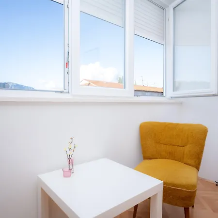 Billie With Balcony Apartmán Split